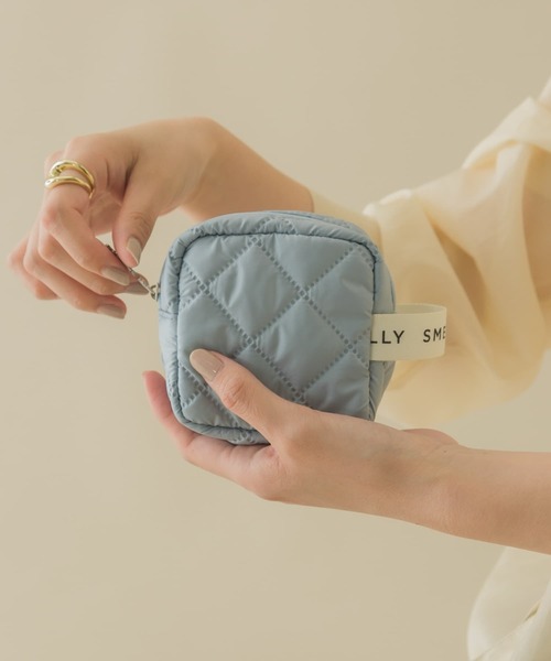 SMELLY（スメリー）の「キルティングミニスクエアポーチ（ポーチ・レディース・ブラック/グレー/ミント・-）」の3枚目の写真