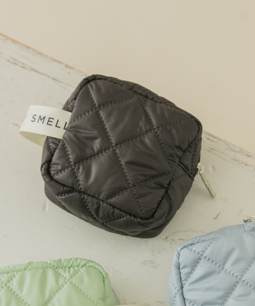 SMELLY（スメリー）の「キルティングミニスクエアポーチ（ポーチ・レディース・ブラック/グレー/ミント・-）」の2枚目の写真