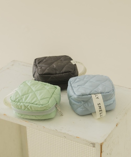 SMELLY（スメリー）の「キルティングミニスクエアポーチ（ポーチ・レディース・ブラック/グレー/ミント・-）」の4枚目の写真