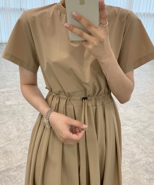 VitaFelice(ヴィータフェリーチェ)の「ウエスト プリーツ ロング ワンピース(ワンピース・レディース・グレー/ブラック/キャメル・FREE)」の9枚目の写真