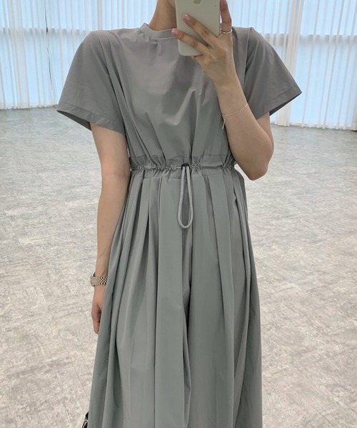 VitaFelice(ヴィータフェリーチェ)の「ウエスト プリーツ ロング ワンピース(ワンピース・レディース・グレー/ブラック/キャメル・FREE)」の4枚目の写真