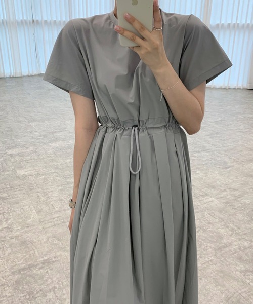 VitaFelice(ヴィータフェリーチェ)の「ウエスト プリーツ ロング ワンピース(ワンピース・レディース・グレー/ブラック/キャメル・FREE)」の16枚目の写真