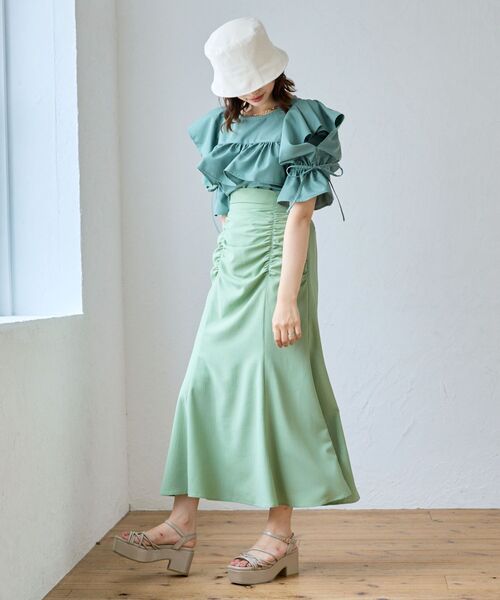 MAJESTIC LEGON(マジェスティックレゴン)の「キャンディスリーブフリルブラウス(シャツ/ブラウス・レディース・アイボリー/ブルー系その他2/グリーン・MEDIUM)」の1枚目の写真
