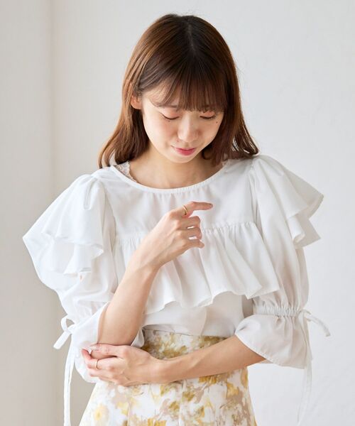 MAJESTIC LEGON(マジェスティックレゴン)の「キャンディスリーブフリルブラウス(シャツ/ブラウス・レディース・アイボリー/ブルー系その他2/グリーン・MEDIUM)」の8枚目の写真