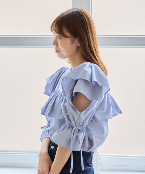 MAJESTIC LEGON(マジェスティックレゴン)の「キャンディスリーブフリルブラウス(シャツ/ブラウス・レディース・アイボリー/ブルー系その他2/グリーン・MEDIUM)」の5枚目の写真