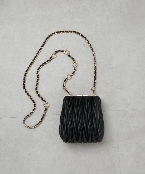 Chico(チコ)の「【新色追加】がま口キルティングバッグ(ショルダーバッグ・レディース・ブラック/アイボリー/グレイッシュベージュ/ピンク/シルバー・FREE)」の11枚目の写真