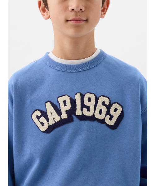 GAP（ギャップ）の「Gapロゴ グラフィック スウェット・トレーナー (キッズ)（スウェット・キッズ・グレー/ネイビー/ライトブルー/レッド/ブルー/ベージュ・120cm/130cm/140cm/150cm/160cm）」の5枚目の写真