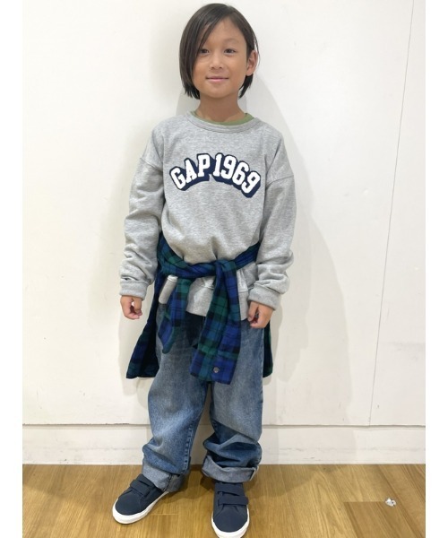 GAP（ギャップ）の「Gapロゴ グラフィック スウェット・トレーナー (キッズ)（スウェット・キッズ・グレー/ネイビー/ライトブルー/レッド/ブルー/ベージュ・120cm/130cm/140cm/150cm/160cm）」の8枚目の写真