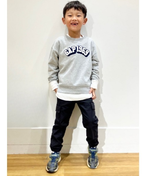 GAP（ギャップ）の「Gapロゴ グラフィック スウェット・トレーナー (キッズ)（スウェット・キッズ・グレー/ネイビー/ライトブルー/レッド/ブルー/ベージュ・120cm/130cm/140cm/150cm/160cm）」の9枚目の写真