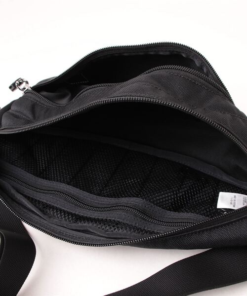 CHUMS(チャムス)の「【CHUMS/チャムス】 Recycle Small Oval Waist Pack(ショルダーバッグ・レディース・ブラック/ブラウン/その他2/その他3/その他1/ネイビー/グレイッシュベージュ/レッド/その他7/その他4/その他6/その他5/ブルー・FREE)」の16枚目の写真