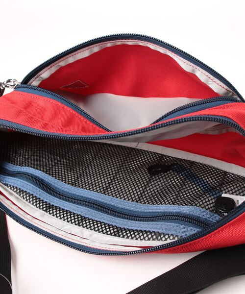 CHUMS(チャムス)の「【CHUMS/チャムス】 Recycle Small Oval Waist Pack(ショルダーバッグ・レディース・ブラック/ブラウン/その他2/その他3/その他1/ネイビー/グレイッシュベージュ/レッド/その他7/その他4/その他6/その他5/ブルー・FREE)」の17枚目の写真