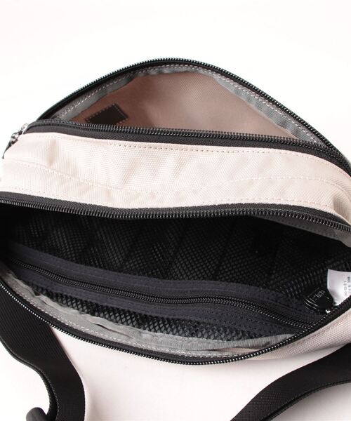 CHUMS(チャムス)の「【CHUMS/チャムス】 Recycle Small Oval Waist Pack(ショルダーバッグ・レディース・ブラック/ブラウン/その他2/その他3/その他1/ネイビー/グレイッシュベージュ/レッド/その他7/その他4/その他6/その他5/ブルー・FREE)」の21枚目の写真