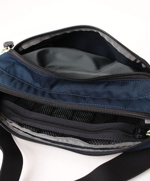 CHUMS(チャムス)の「【CHUMS/チャムス】 Recycle Small Oval Waist Pack(ショルダーバッグ・レディース・ブラック/ブラウン/その他2/その他3/その他1/ネイビー/グレイッシュベージュ/レッド/その他7/その他4/その他6/その他5/ブルー・FREE)」の22枚目の写真