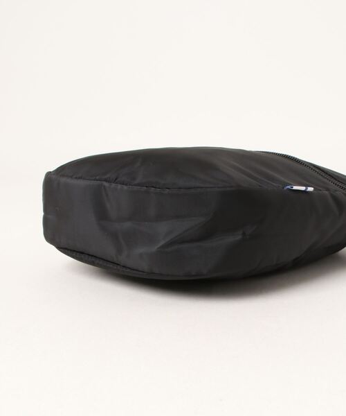 KAKSI（カクシ）の「KAKSI /カクシ / Packable Shoulder Bag M（ショルダーバッグ・レディース・ブラック/ベージュ/グレー/ピンク/カーキ・ONESIZE）」の7枚目の写真