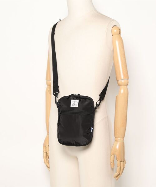 KAKSI（カクシ）の「KAKSI /カクシ / Packable Shoulder Bag M（ショルダーバッグ・レディース・ブラック/ベージュ/グレー/ピンク/カーキ・ONESIZE）」の17枚目の写真