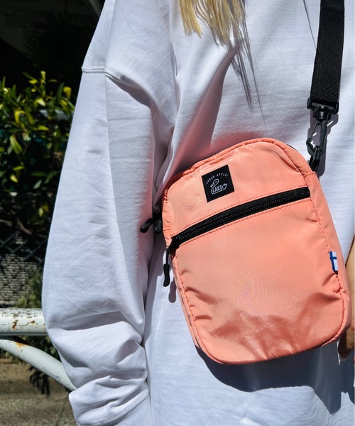 KAKSI（カクシ）の「KAKSI /カクシ / Packable Shoulder Bag M（ショルダーバッグ・レディース・ブラック/ベージュ/グレー/ピンク/カーキ・ONESIZE）」の2枚目の写真