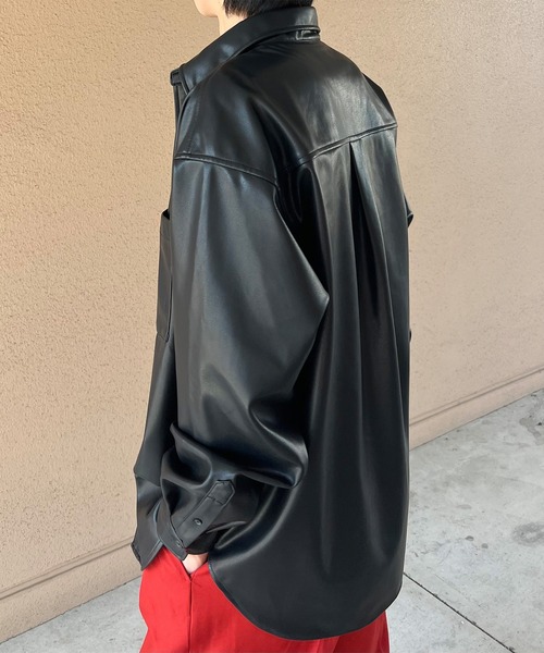 PICSAS（ピクサス）の「【PICSAS】フェイクレザーオーバーサイズシャツ（シャツ/ブラウス・メンズ・ブラック/ダークブラウン・M/L）」の3枚目の写真