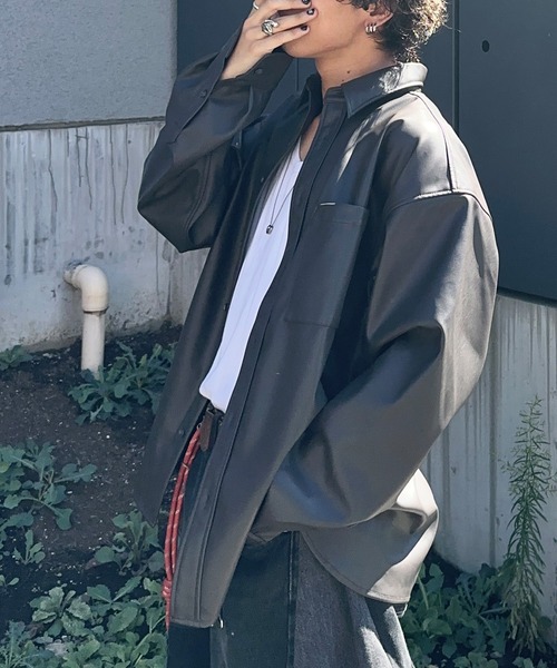 PICSAS（ピクサス）の「【PICSAS】フェイクレザーオーバーサイズシャツ（シャツ/ブラウス・メンズ・ブラック/ダークブラウン・M/L）」の9枚目の写真