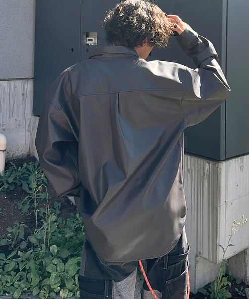 PICSAS（ピクサス）の「【PICSAS】フェイクレザーオーバーサイズシャツ（シャツ/ブラウス・メンズ・ブラック/ダークブラウン・M/L）」の11枚目の写真