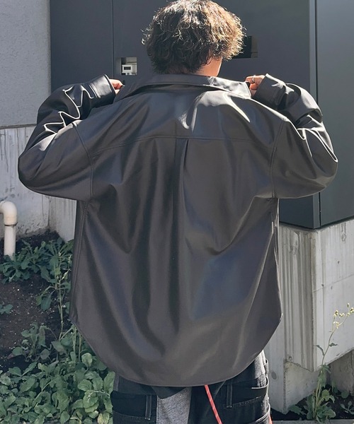 PICSAS（ピクサス）の「【PICSAS】フェイクレザーオーバーサイズシャツ（シャツ/ブラウス・メンズ・ブラック/ダークブラウン・M/L）」の12枚目の写真