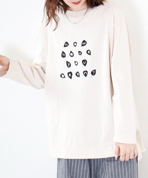 Emago(イマゴ)の「EMAGO 葉っぱロゴ刺繍チュニック(Tシャツ/カットソー・レディース・ベージュ/マスタード/ネイビー・FREE)」の2枚目の写真