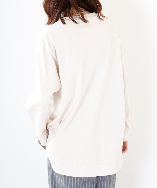 Emago(イマゴ)の「EMAGO 葉っぱロゴ刺繍チュニック(Tシャツ/カットソー・レディース・ベージュ/マスタード/ネイビー・FREE)」の16枚目の写真