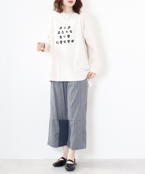 Emago(イマゴ)の「EMAGO 葉っぱロゴ刺繍チュニック(Tシャツ/カットソー・レディース・ベージュ/マスタード/ネイビー・FREE)」の17枚目の写真