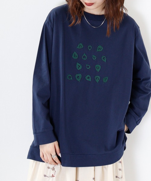 Emago(イマゴ)の「EMAGO 葉っぱロゴ刺繍チュニック(Tシャツ/カットソー・レディース・ベージュ/マスタード/ネイビー・FREE)」の18枚目の写真