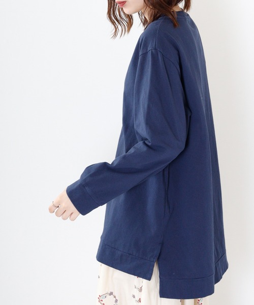 Emago(イマゴ)の「EMAGO 葉っぱロゴ刺繍チュニック(Tシャツ/カットソー・レディース・ベージュ/マスタード/ネイビー・FREE)」の19枚目の写真