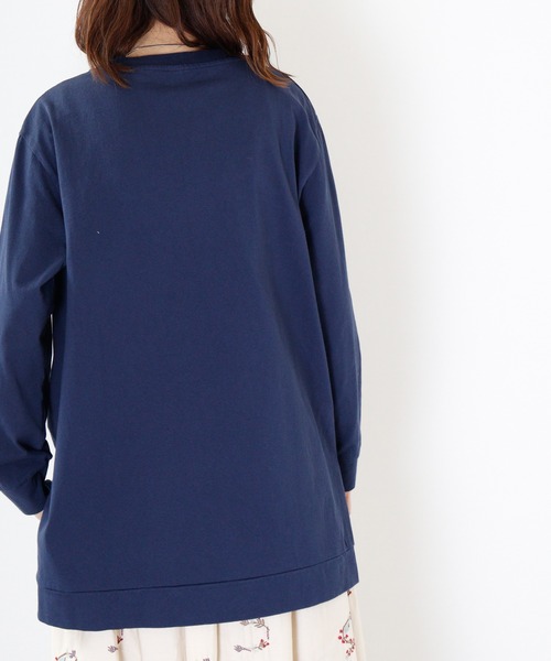Emago(イマゴ)の「EMAGO 葉っぱロゴ刺繍チュニック(Tシャツ/カットソー・レディース・ベージュ/マスタード/ネイビー・FREE)」の20枚目の写真