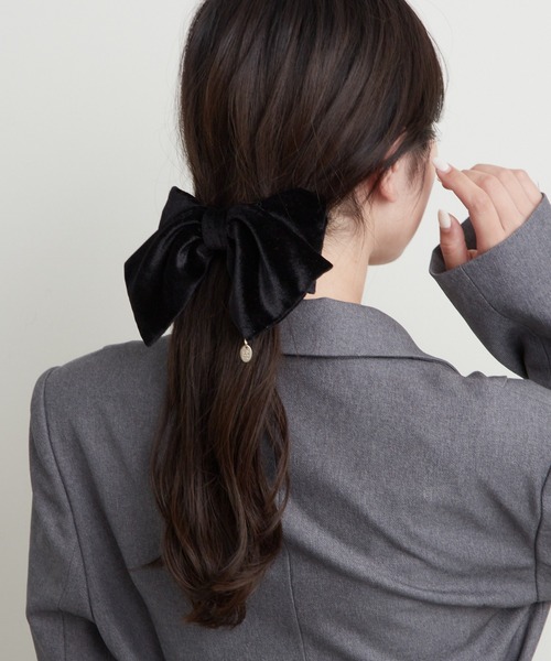 Chico（チコ）の「BIGベロアバレッタ（バレッタ/ヘアクリップ・レディース・グレー/ブラック/ブルー・FREE）」の2枚目の写真