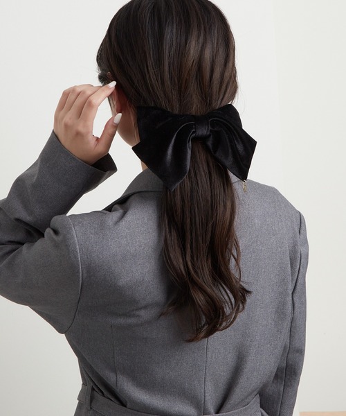 Chico（チコ）の「BIGベロアバレッタ（バレッタ/ヘアクリップ・レディース・グレー/ブラック/ブルー・FREE）」の4枚目の写真