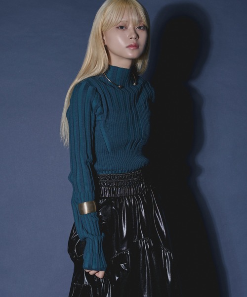 Ezick（エジック）の「Mode switch イレリブハイネックニット（ニット/セーター・レディース・ブラック/チャコールグレー/ピンク/ブルー系その他/マスタード・FREE）」の4枚目の写真