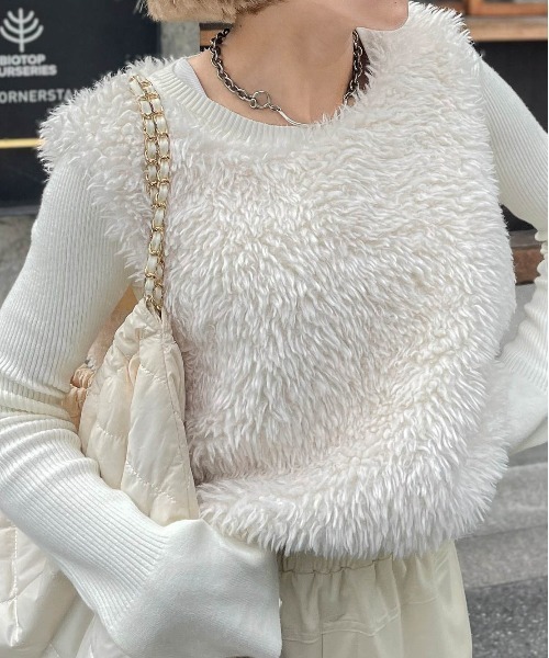 AMELY（エミリー）の「《mikuさん×Erikaさんコラボ》ショートボアベスト（ベスト・レディース・ブラック系その他/グレー系その他/ブラウン系その他/ベージュ系その他/ブラック系その他2/グレー系その他2/ブラウン系その他2/ベージュ系その他2/アイボリー系/アイボリー系1・M/L）」の14枚目の写真