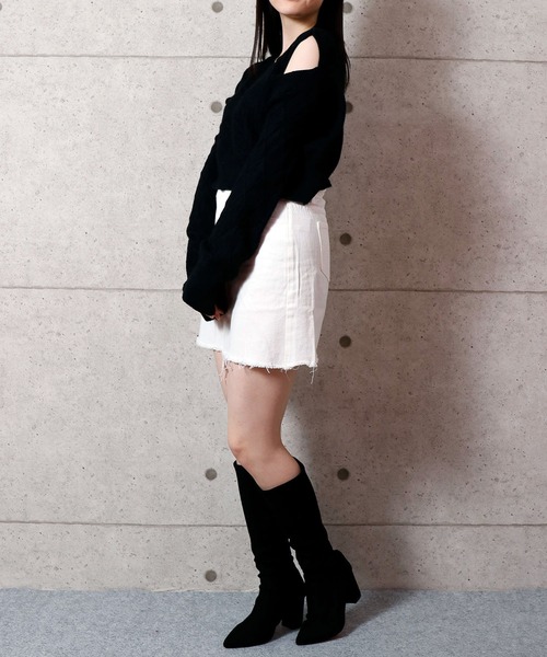 NinaetLina（ニナエリナ）の「ケーブル編み肩だしVネックニットセーター（ニット/セーター・レディース・ブラック/ホワイト・FREE）」の10枚目の写真