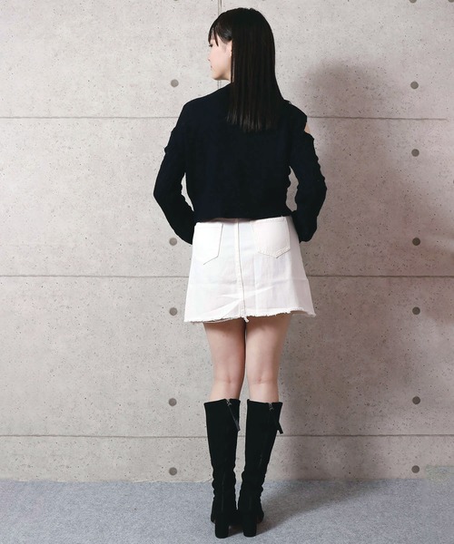 NinaetLina（ニナエリナ）の「ケーブル編み肩だしVネックニットセーター（ニット/セーター・レディース・ブラック/ホワイト・FREE）」の12枚目の写真