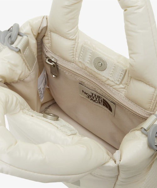 THE NORTH FACE（ザノースフェイス）の「【THE NORTH FACE ザ・ノースフェイス】WL PLUMPY TOTE BAG / 2WAYナイロンミニトートバッグ（トートバッグ・レディース・オフホワイト/ブラック/シルバー・FREE）」の7枚目の写真