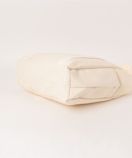 Anuenue(アヌエヌエ)の「4ポケット付きトートバッグ(トートバッグ・レディース・ブラック/ホワイト・FREE)」の3枚目の写真