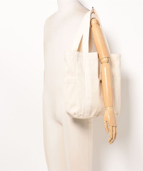 Anuenue(アヌエヌエ)の「4ポケット付きトートバッグ(トートバッグ・レディース・ブラック/ホワイト・FREE)」の12枚目の写真