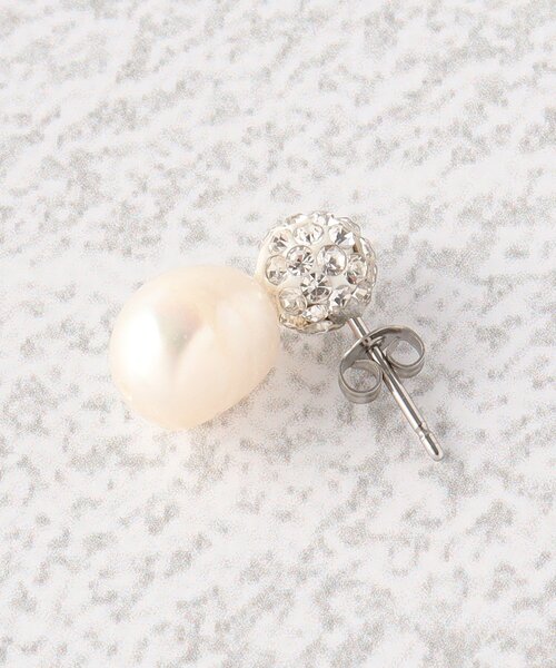 grove(グローブ)の「◆【MADE IN JAPAN】淡水パールビジューロンデルピアス(ピアス(両耳用)・レディース・ホワイト・00)」の4枚目の写真