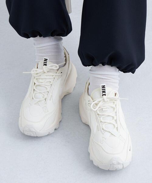 美品お買い得！一度短時間着用　NIKE TC7900 ホワイトスニーカー23.5 未使用級】ナイキ スニーカーホワイト TC7900 ダッドシューズ