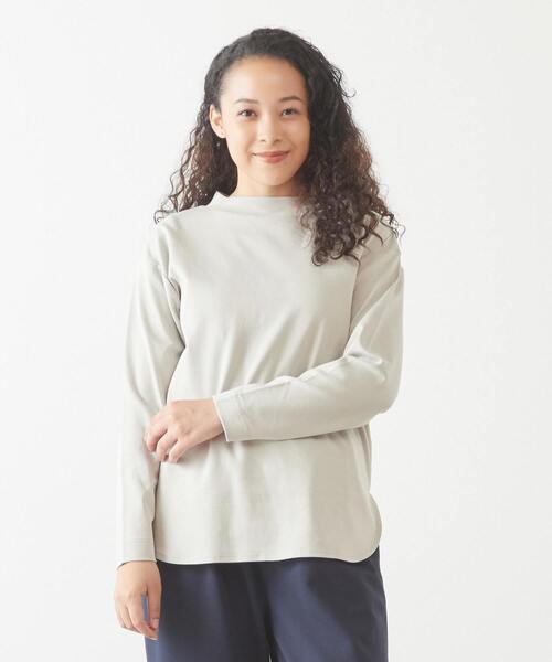 MELROSE claire（メルローズ クレール）の「【程よい厚み安心感のあるコットンスムースプルオーバー】（Tシャツ/カットソー・レディース・グレイッシュベージュ/ブラック/オフホワイト・FREE）」の3枚目の写真