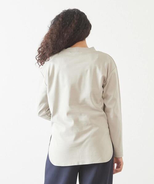 MELROSE claire（メルローズ クレール）の「【程よい厚み安心感のあるコットンスムースプルオーバー】（Tシャツ/カットソー・レディース・グレイッシュベージュ/ブラック/オフホワイト・FREE）」の16枚目の写真