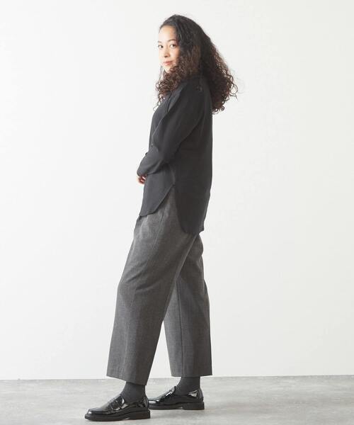 MELROSE claire（メルローズ クレール）の「【程よい厚み安心感のあるコットンスムースプルオーバー】（Tシャツ/カットソー・レディース・グレイッシュベージュ/ブラック/オフホワイト・FREE）」の20枚目の写真