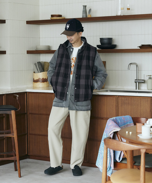 JOURNAL STANDARD relume（ジャーナルスタンダード　レリューム）の「【FROSTPROOF / フロストプルーフ】別注 PUFF ベスト（ベスト・メンズ・ブラック/レッド・MEDIUM/LARGE）」の3枚目の写真