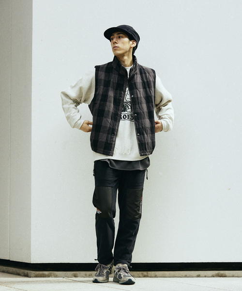 JOURNAL STANDARD relume（ジャーナルスタンダード　レリューム）の「【FROSTPROOF / フロストプルーフ】別注 PUFF ベスト（ベスト・メンズ・ブラック/レッド・MEDIUM/LARGE）」の4枚目の写真