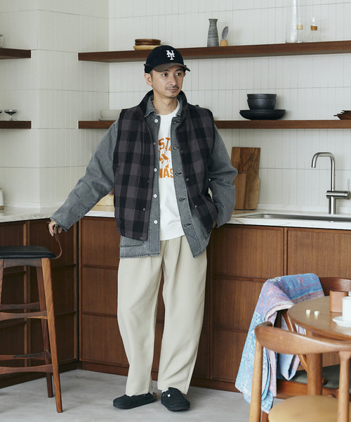 JOURNAL STANDARD relume（ジャーナルスタンダード　レリューム）の「【FROSTPROOF / フロストプルーフ】別注 PUFF ベスト（ベスト・メンズ・ブラック/レッド・MEDIUM/LARGE）」の5枚目の写真