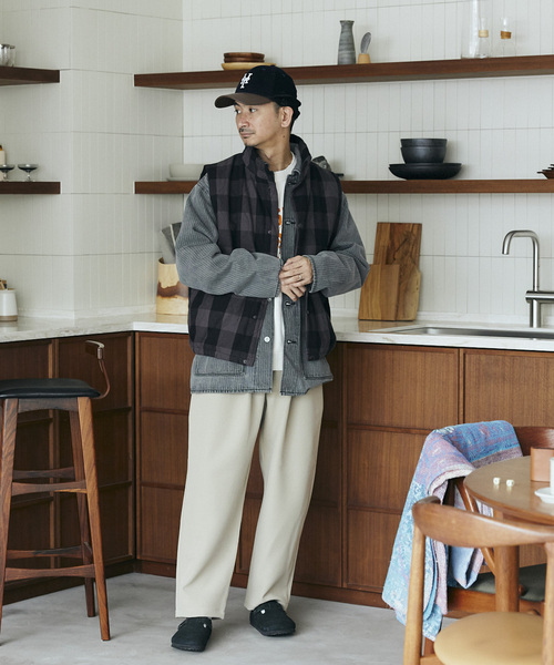 JOURNAL STANDARD relume（ジャーナルスタンダード　レリューム）の「【FROSTPROOF / フロストプルーフ】別注 PUFF ベスト（ベスト・メンズ・ブラック/レッド・MEDIUM/LARGE）」の6枚目の写真