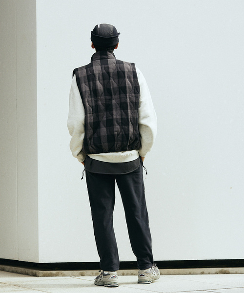 JOURNAL STANDARD relume（ジャーナルスタンダード　レリューム）の「【FROSTPROOF / フロストプルーフ】別注 PUFF ベスト（ベスト・メンズ・ブラック/レッド・MEDIUM/LARGE）」の16枚目の写真