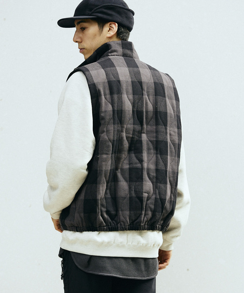 JOURNAL STANDARD relume（ジャーナルスタンダード　レリューム）の「【FROSTPROOF / フロストプルーフ】別注 PUFF ベスト（ベスト・メンズ・ブラック/レッド・MEDIUM/LARGE）」の22枚目の写真